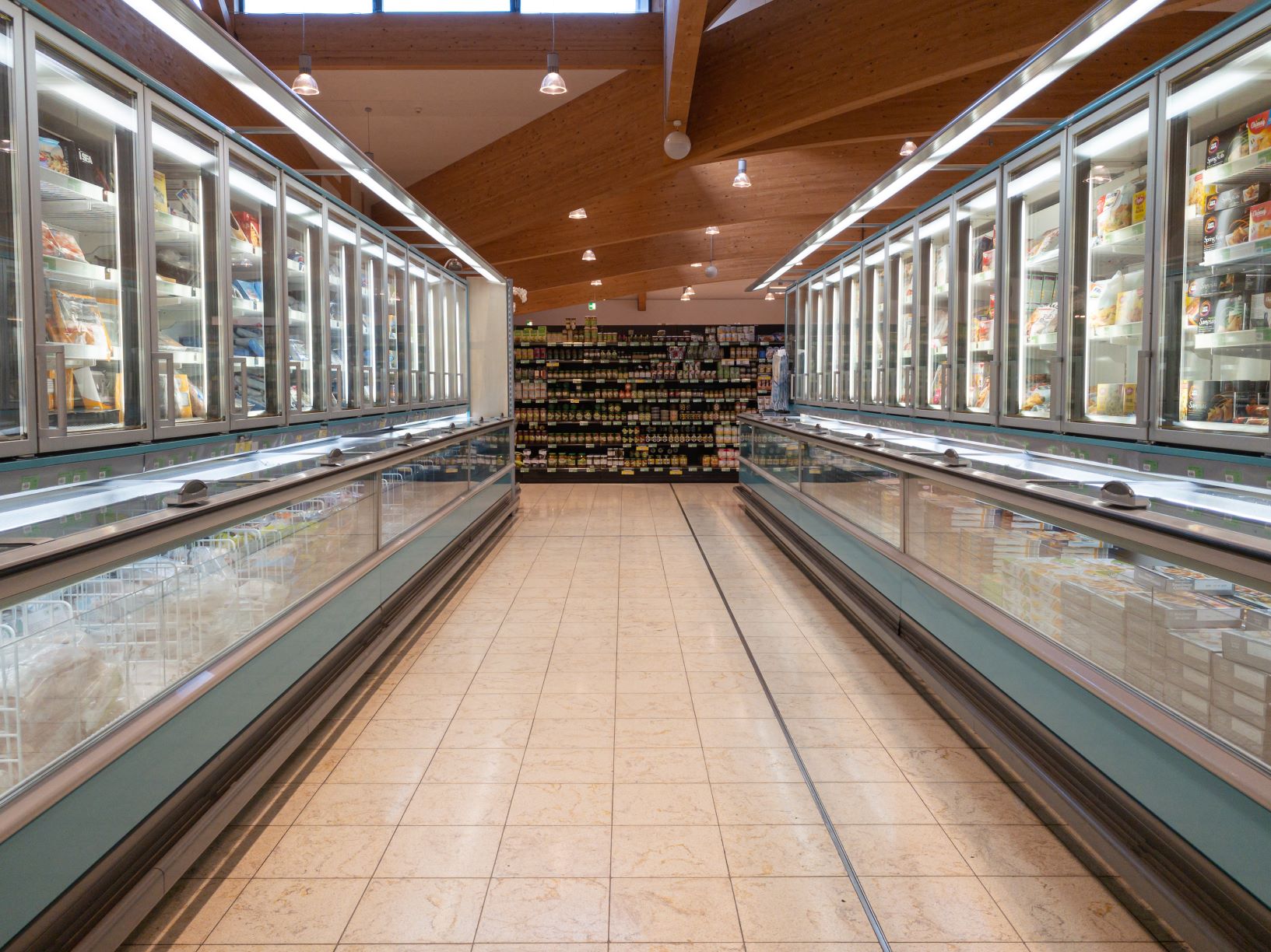 Grocery store: Installation of sun control window films